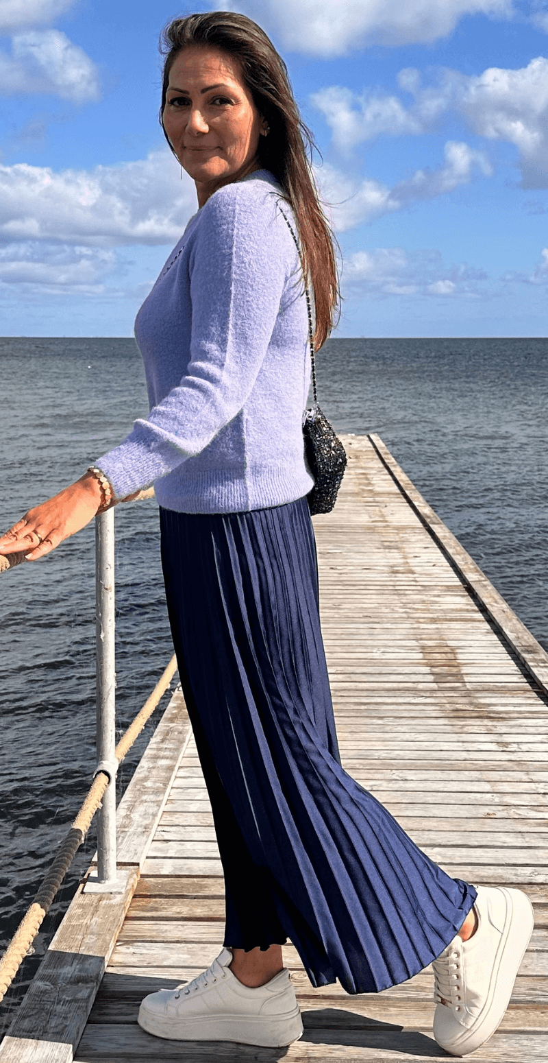 Camma plisseret satin nederdel navy LikeLondon By Christina