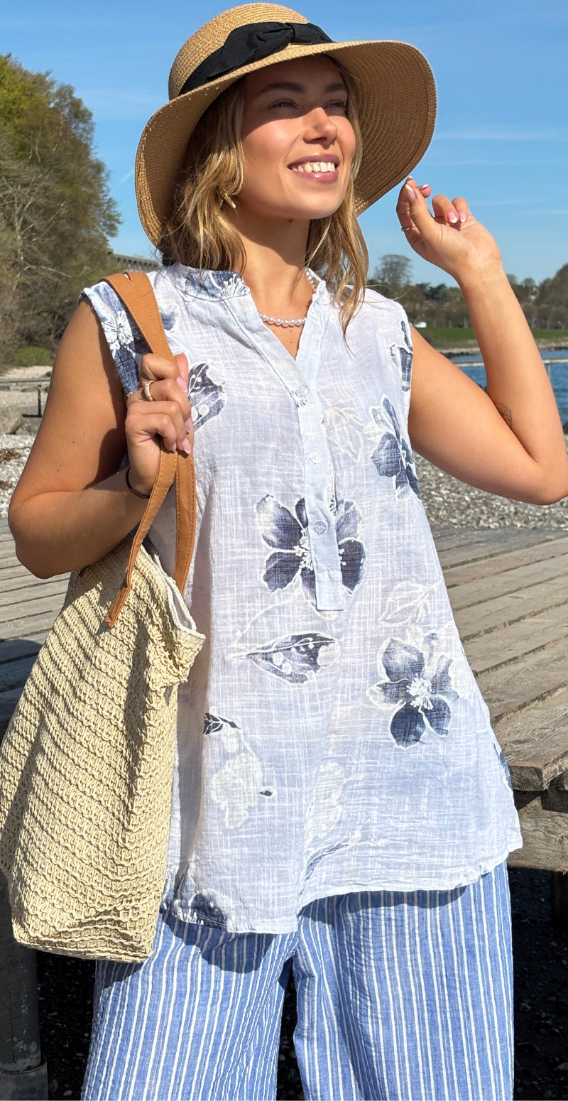 Dorota blomstret top med knapstolpe hvid LikeLondon