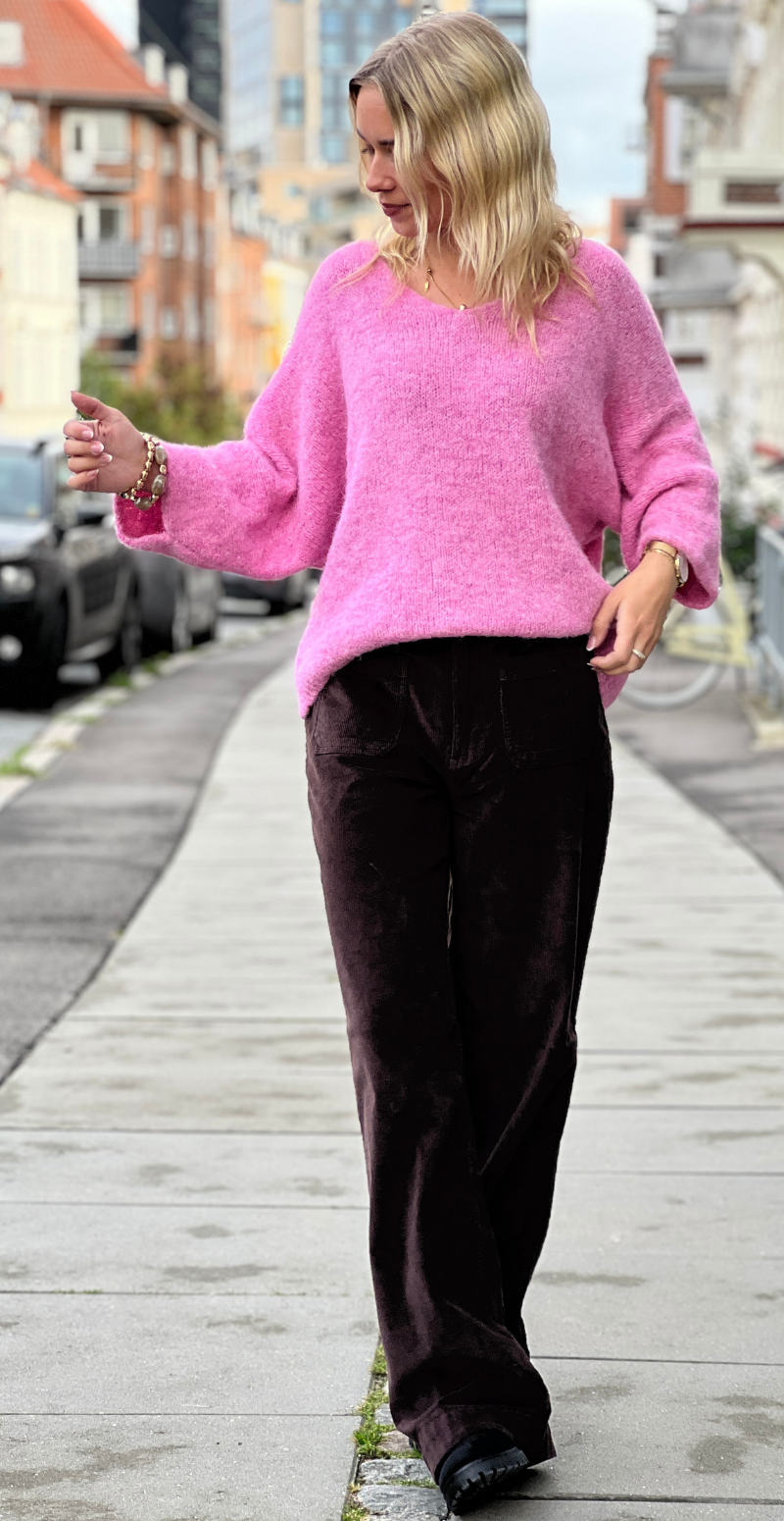 Bodil strikbluse i uld med v-hals og 3/4 ærmer baby pink LikeLondon