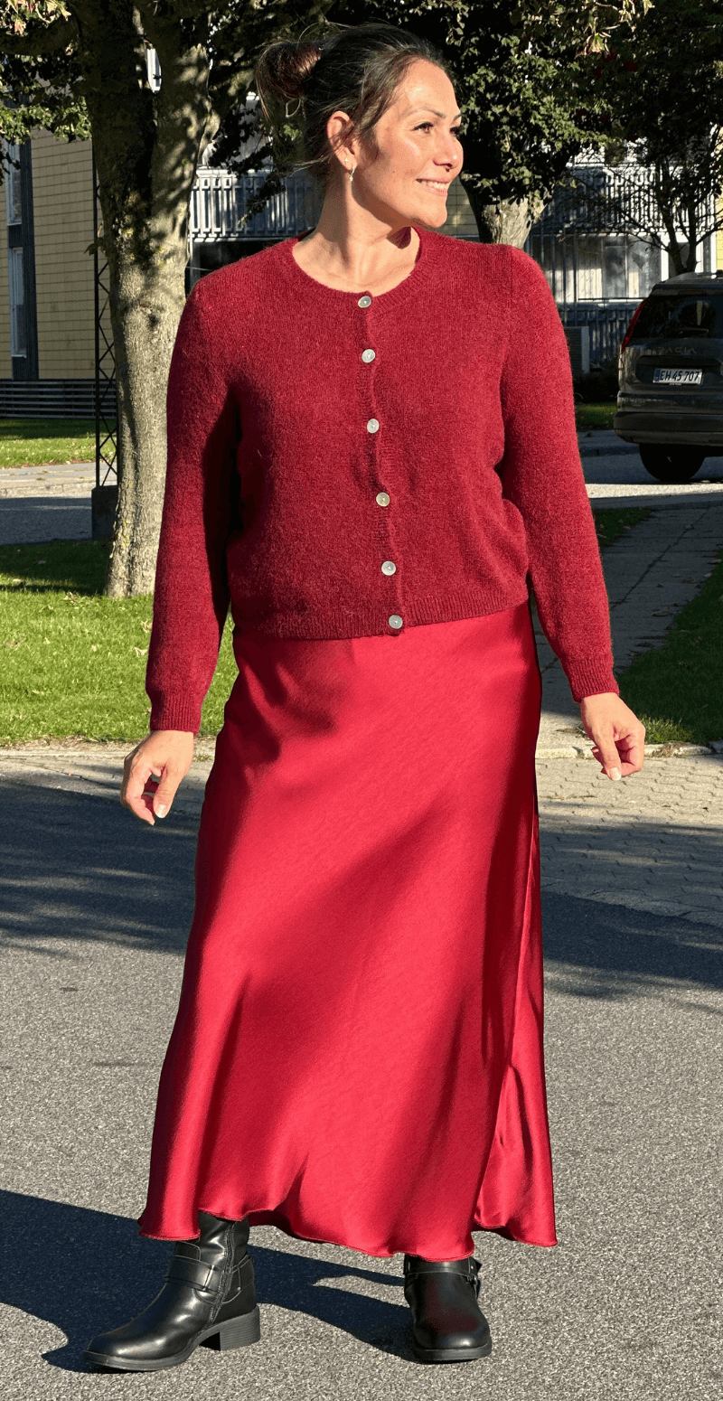 Celeste uld cardigan med perlemorsknapper bordeaux LikeLondon By Christina