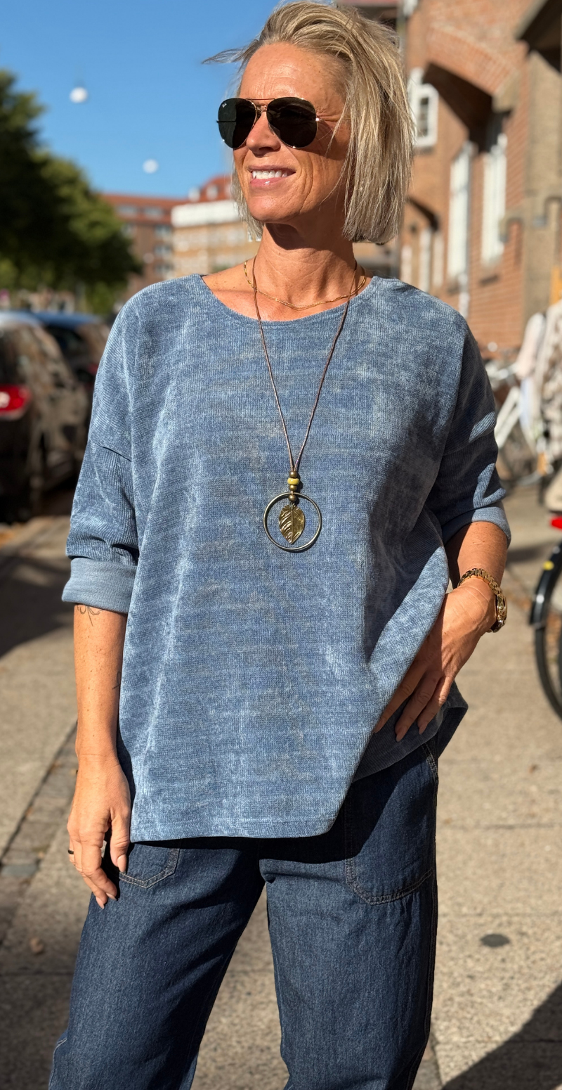 Maren bluse i velour og halskæde jeans LikeLondon