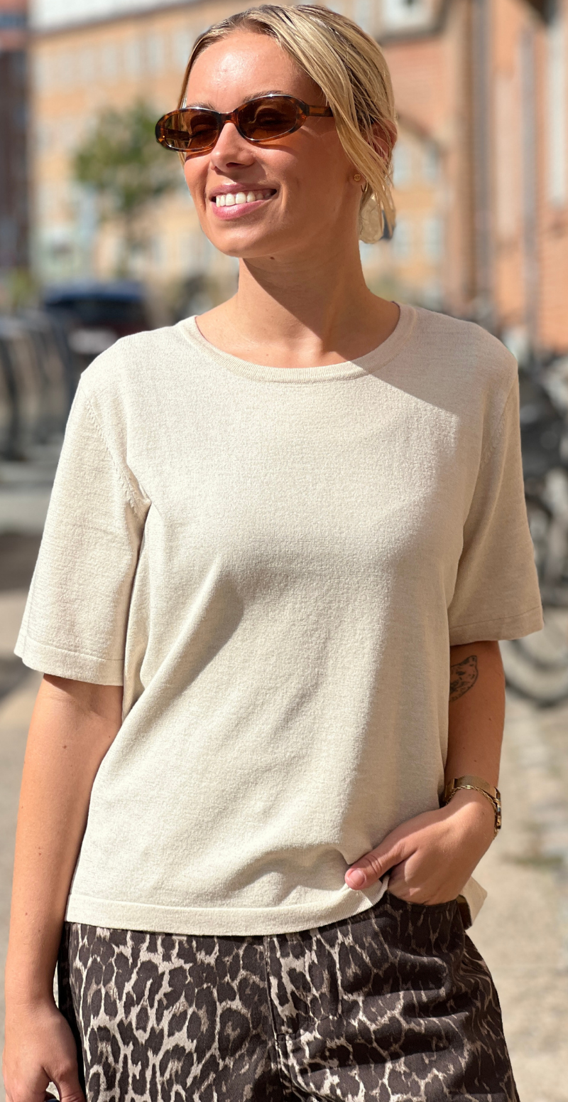 Rose pullover med korte ærmer og stræk moonbeam Freequent