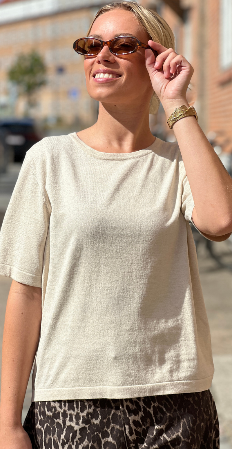 Rose pullover med korte ærmer og stræk moonbeam Freequent