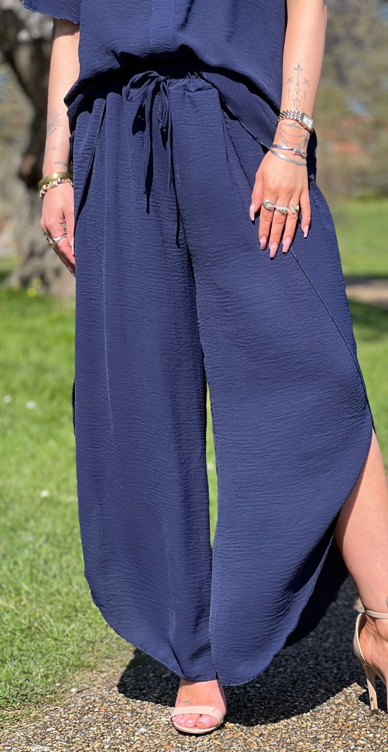 Beate bukser med åbning i siden navy LikeLondon