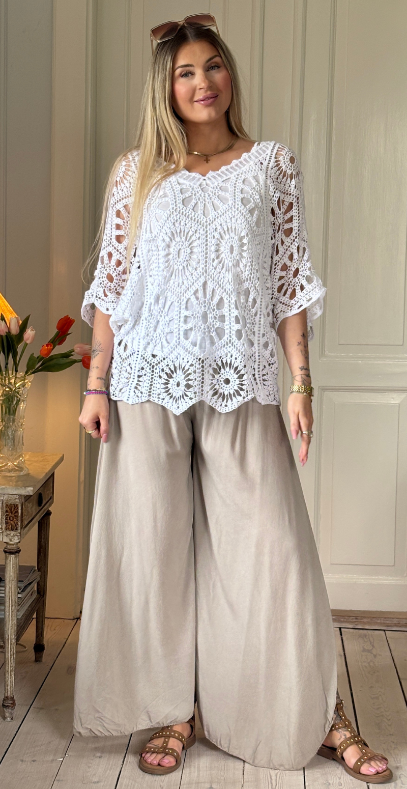 Talia bukser med vidde og slidser i benene beige LikeLondon