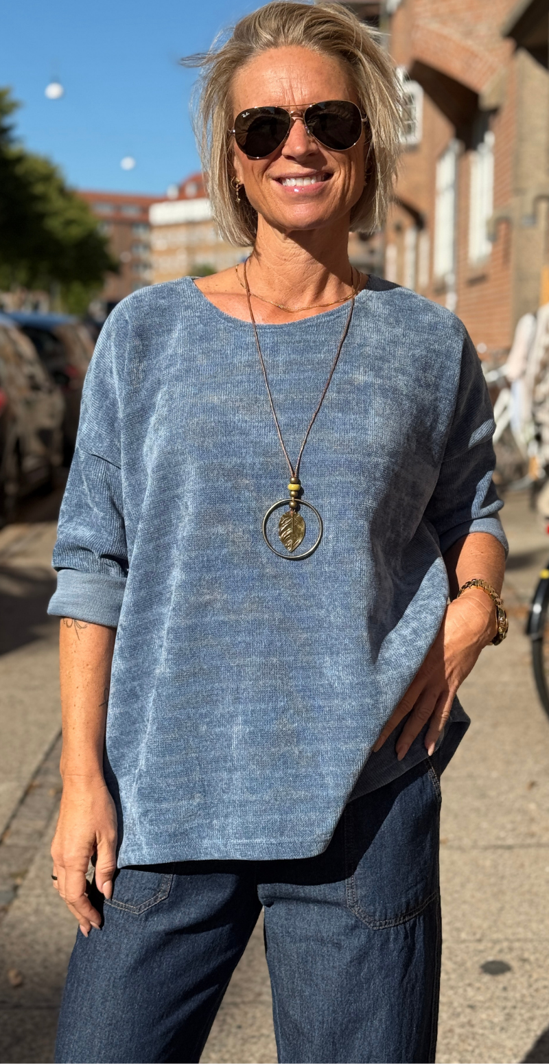 Maren bluse i velour og halskæde jeans LikeLondon