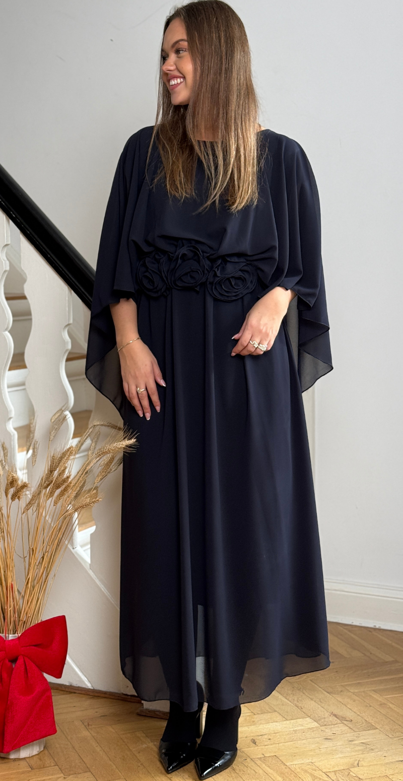 Evelyn chiffon kjole med blomster navy LikeLondon