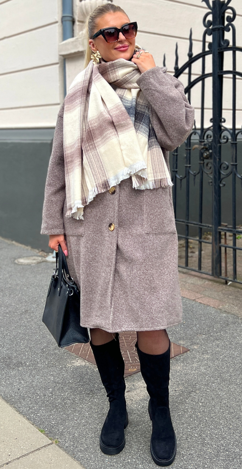 Tori jakke med hætte, lommer og knapper mocca LikeLondon