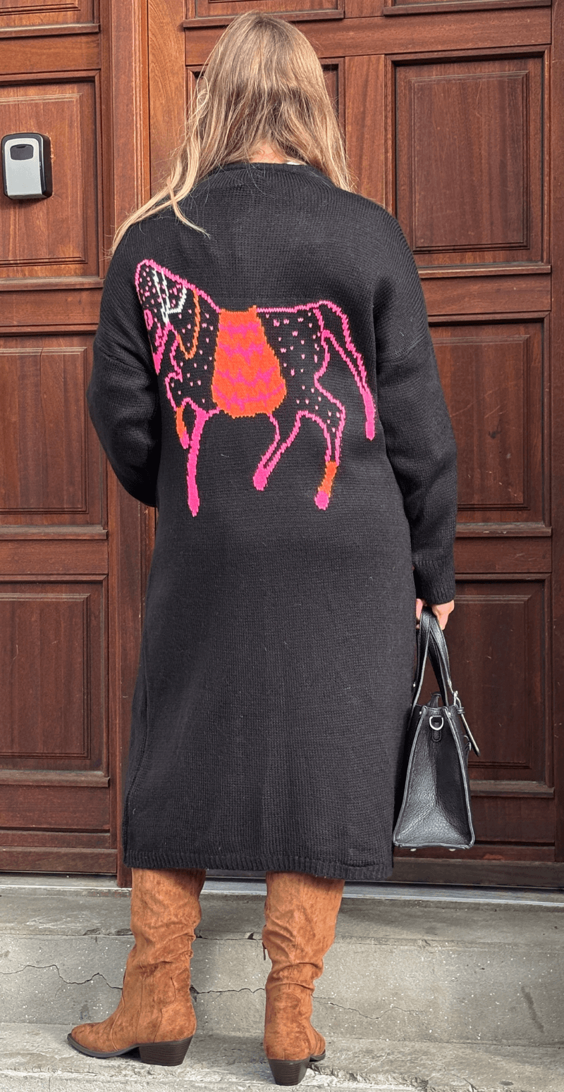 Ramona lang strik cardigan med hest på ryggen sort LikeLondon
