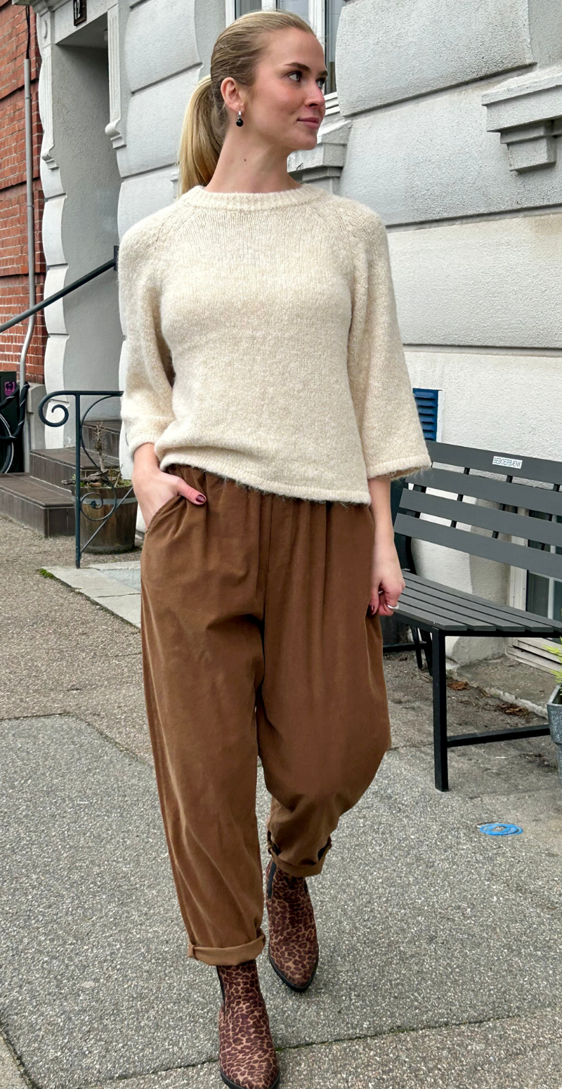 Erin fløjlsbukser med lommer og elastik i taljen noce LikeLondon