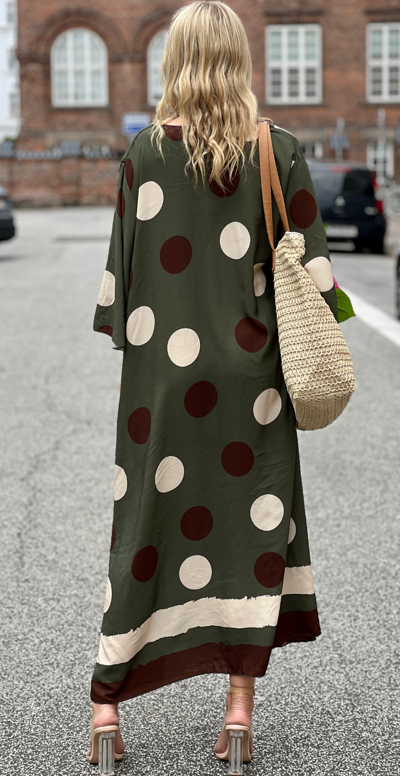 Effie lang kjole med store dots og lommer khaki LikeLondon