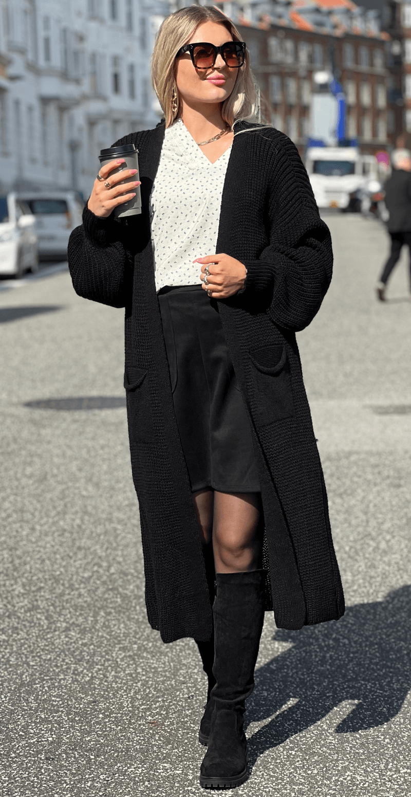 Forudbestil uge 38 Asta lang strik cardigan med lommer sort Likelondon