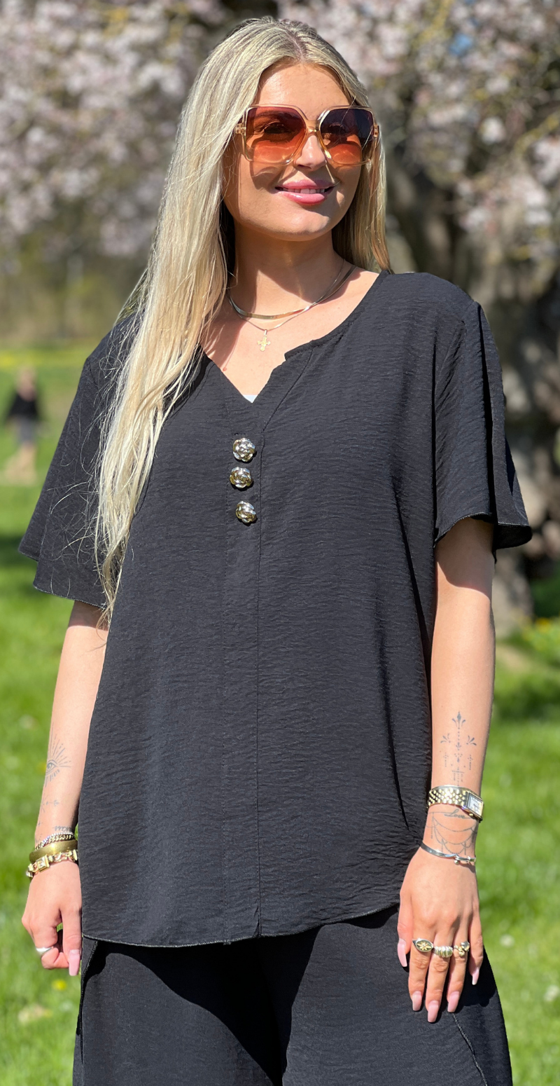 Beate kortærmet bluse med guldknapper sort LikeLondon