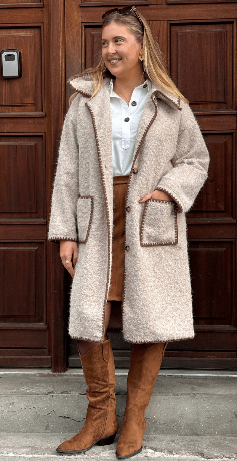 Forudbestil uge 40 Trisha lang jakke med farvede kanter beige LikeLondon