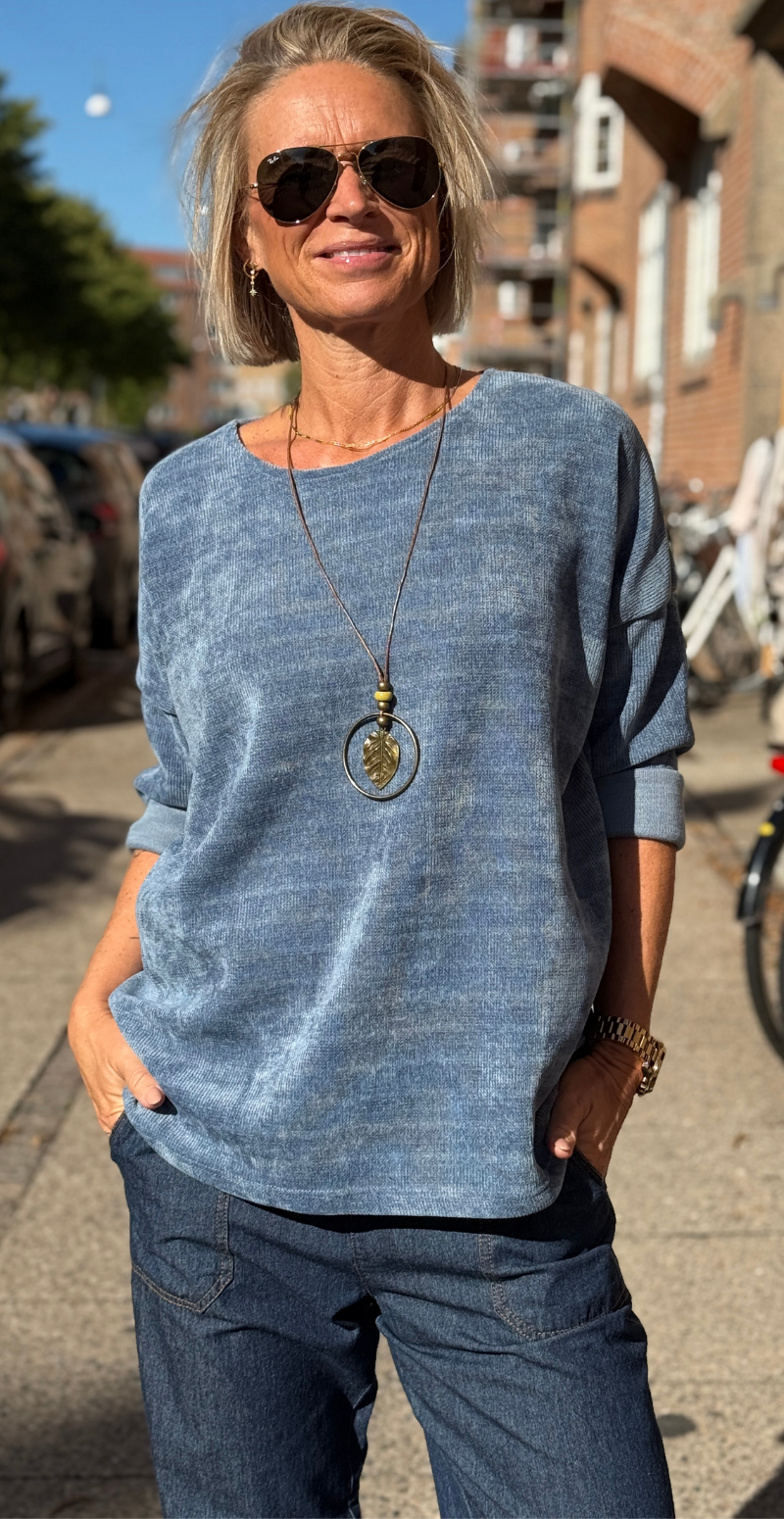 Maren bluse i velour og halskæde jeans LikeLondon