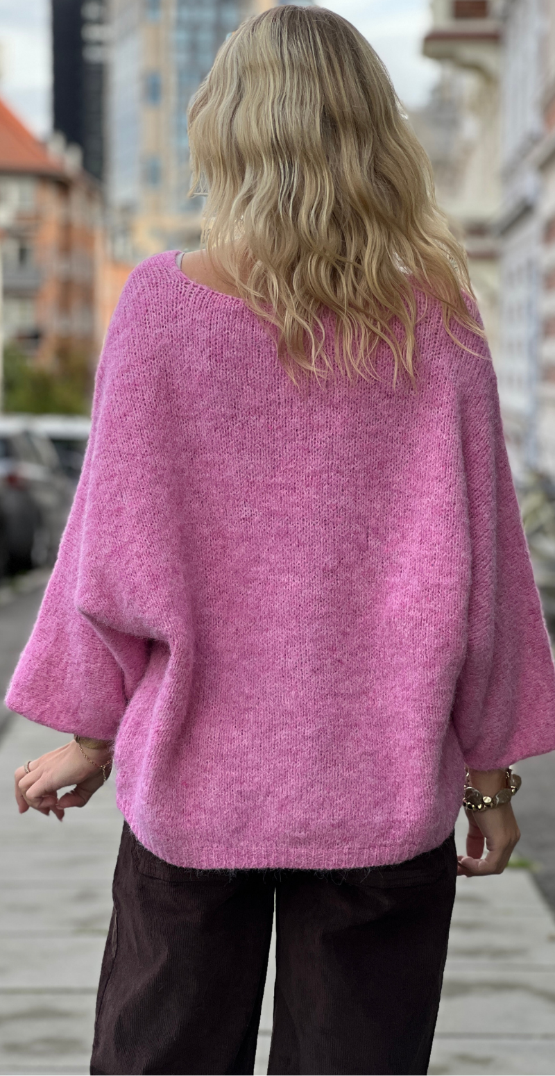 Bodil strikbluse i uld med v-hals og 3/4 ærmer baby pink LikeLondon