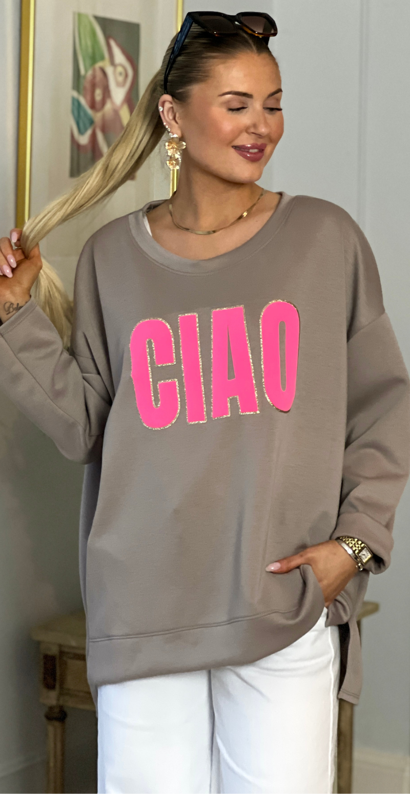 Forudbestil uge 9 Wanda sweatshirt med rund hals og "ciao" fango LikeLondon