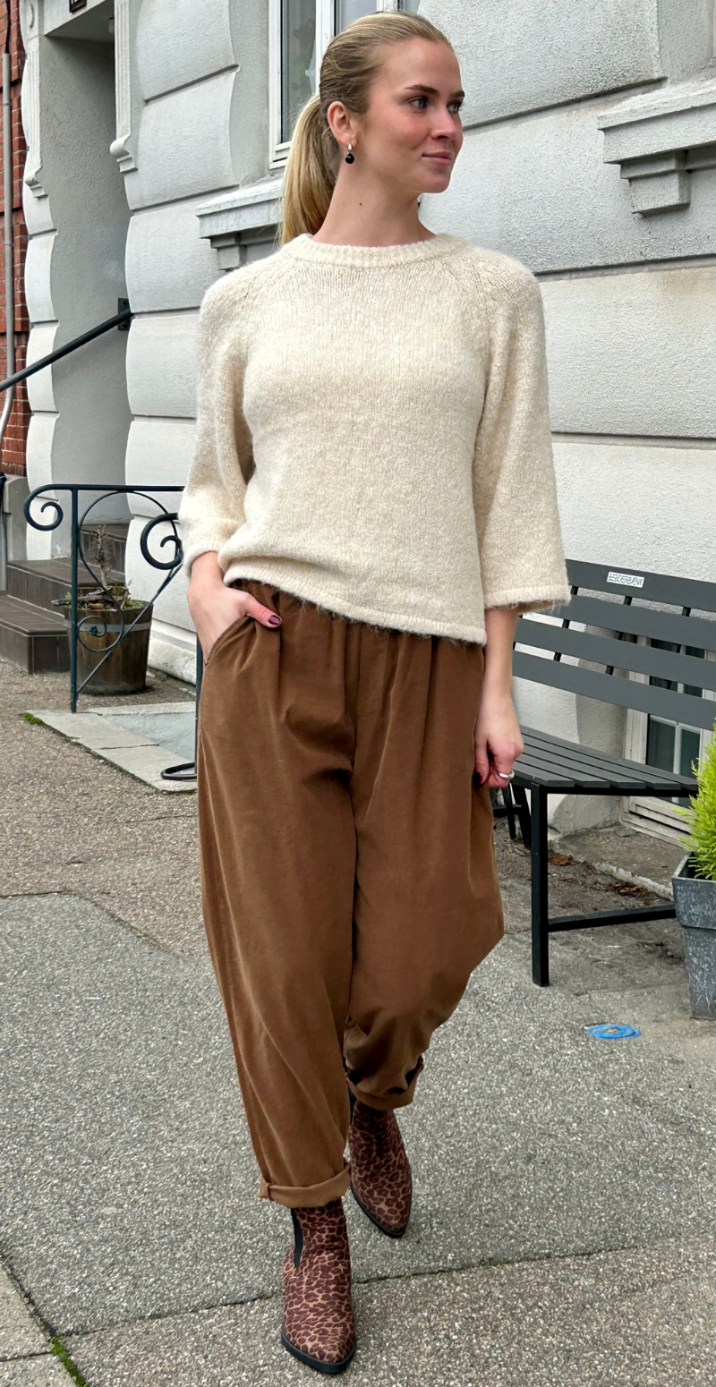 Erin fløjlsbukser med lommer og elastik i taljen noce LikeLondon