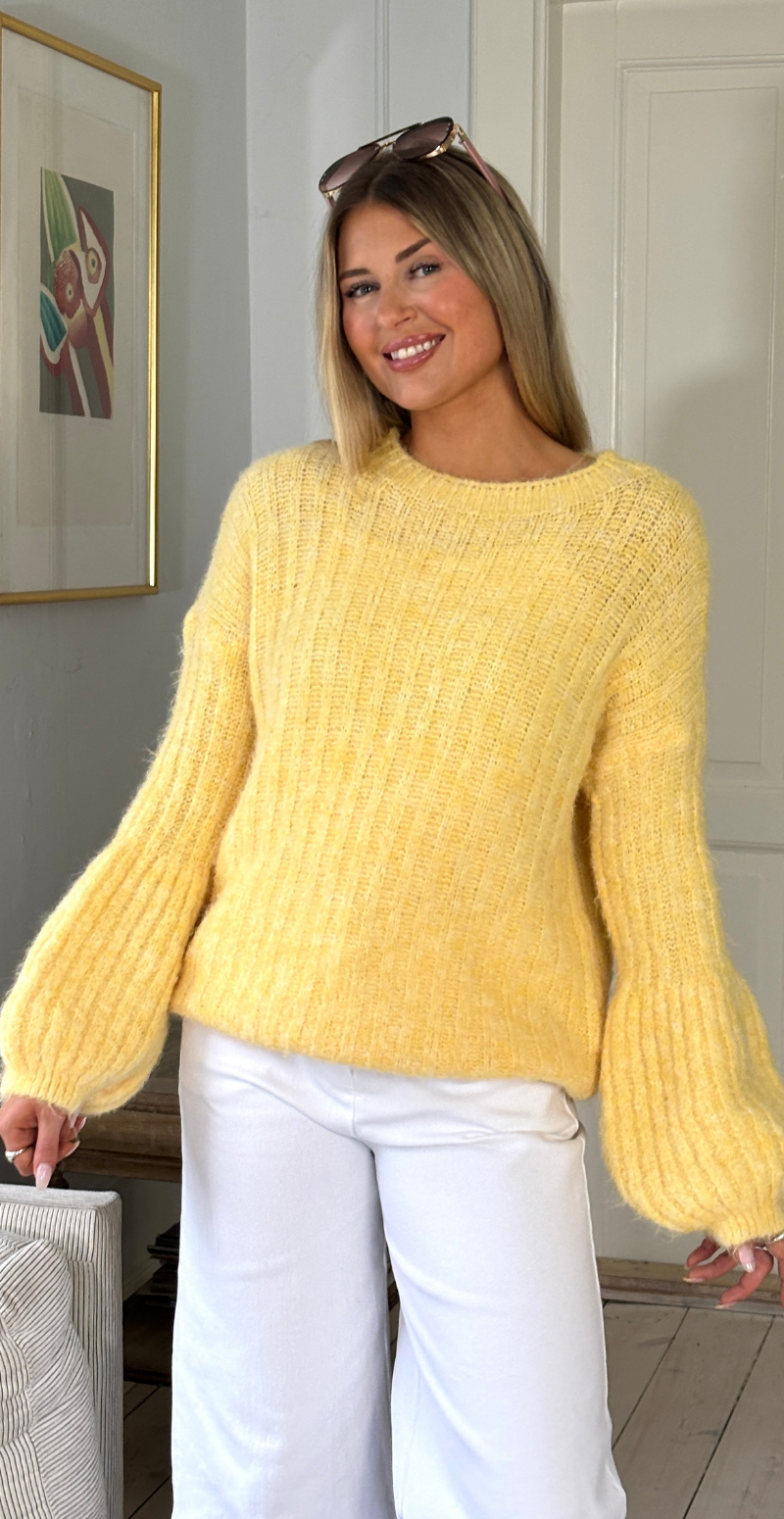 Betty striktbluse i rib med puffet ærme gul LikeLondon