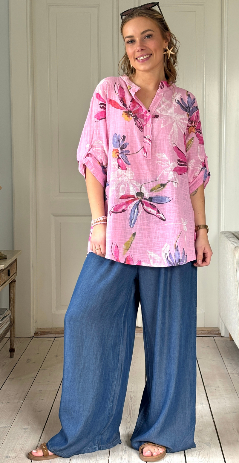 Deborah bluse med farverige blomster baby rosa LikeLondon