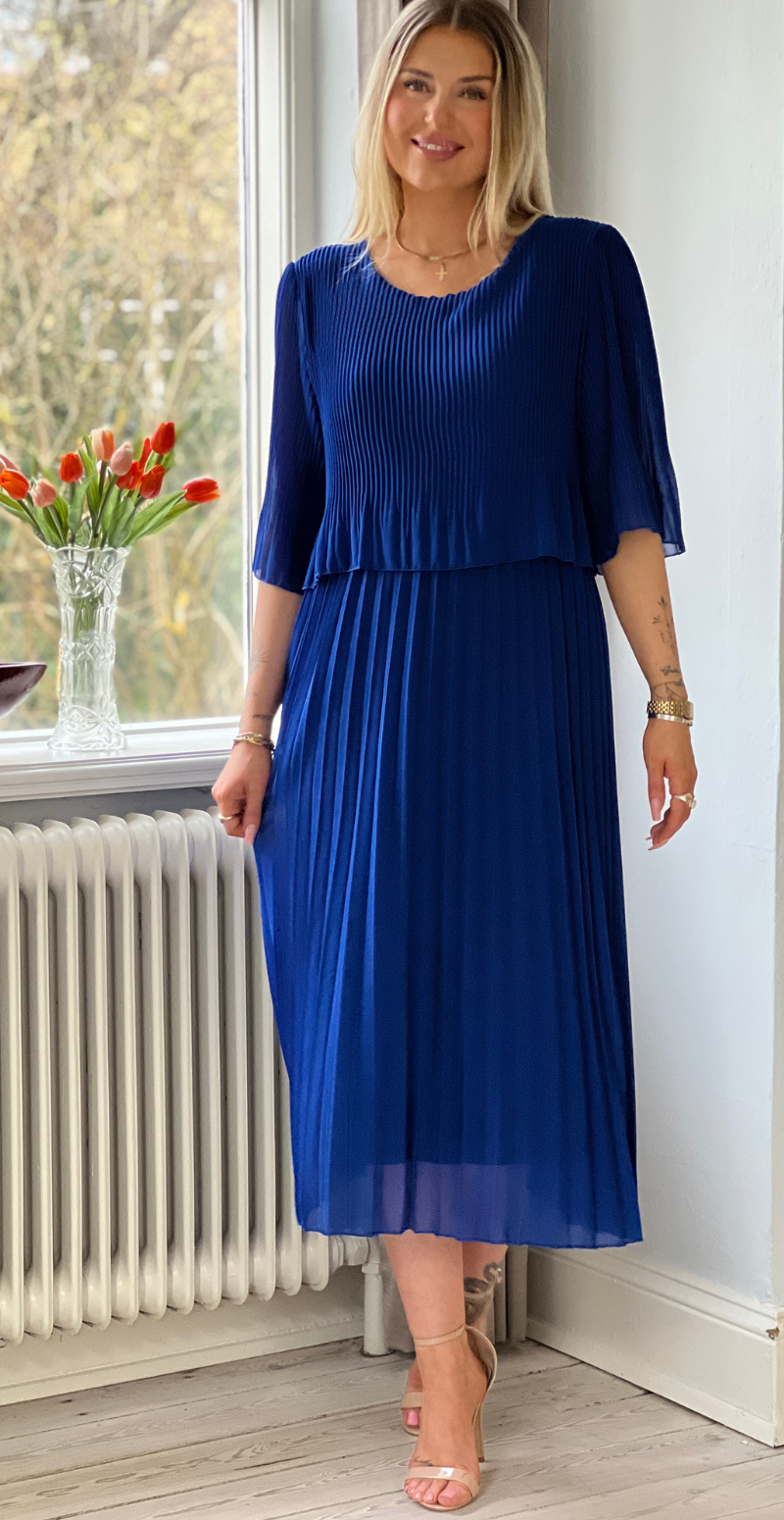Forudbestil uge 15 Carmen plisseret kjole med elastik i taljen royal blue LikeLondon