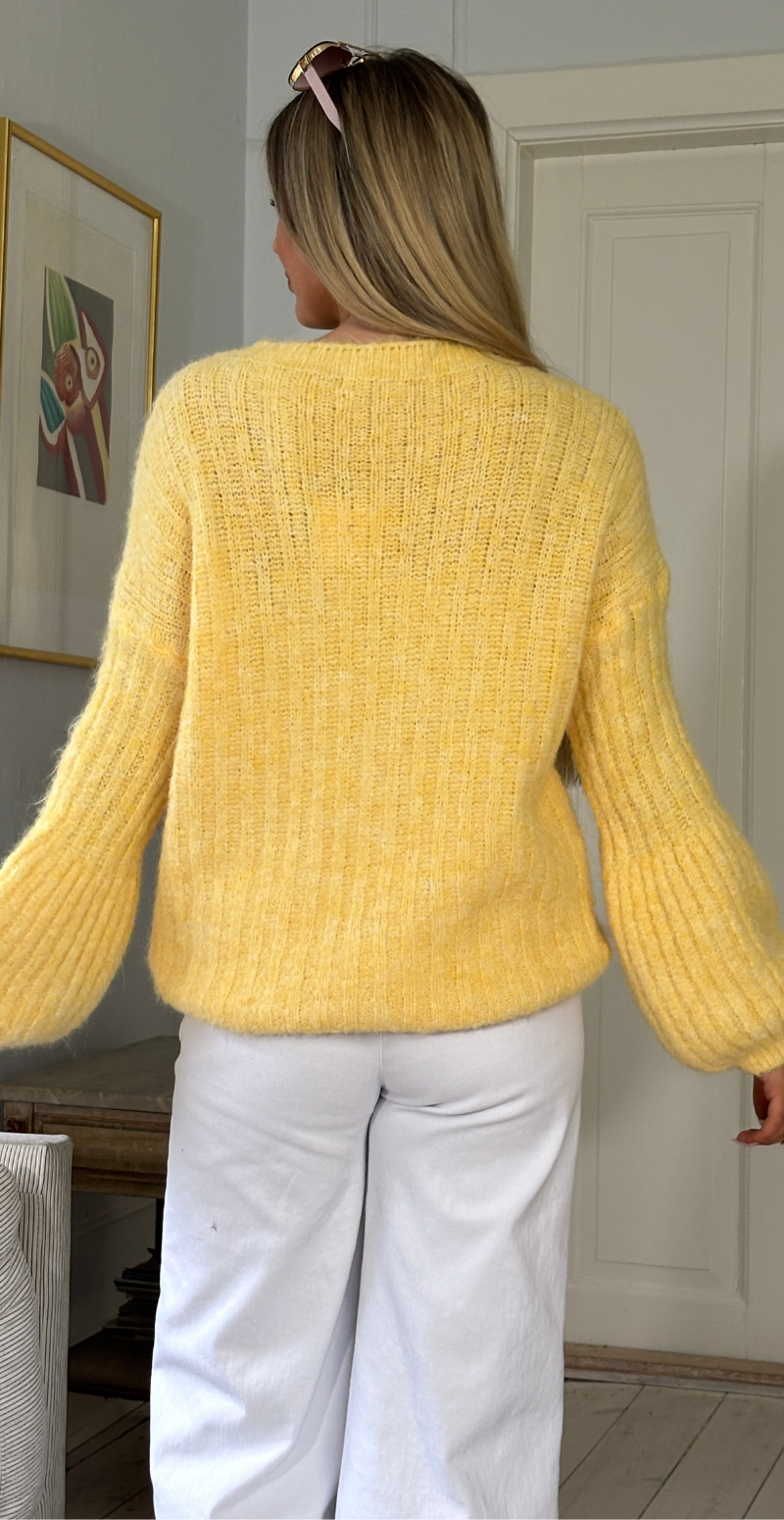 Betty striktbluse i rib med puffet ærme gul LikeLondon