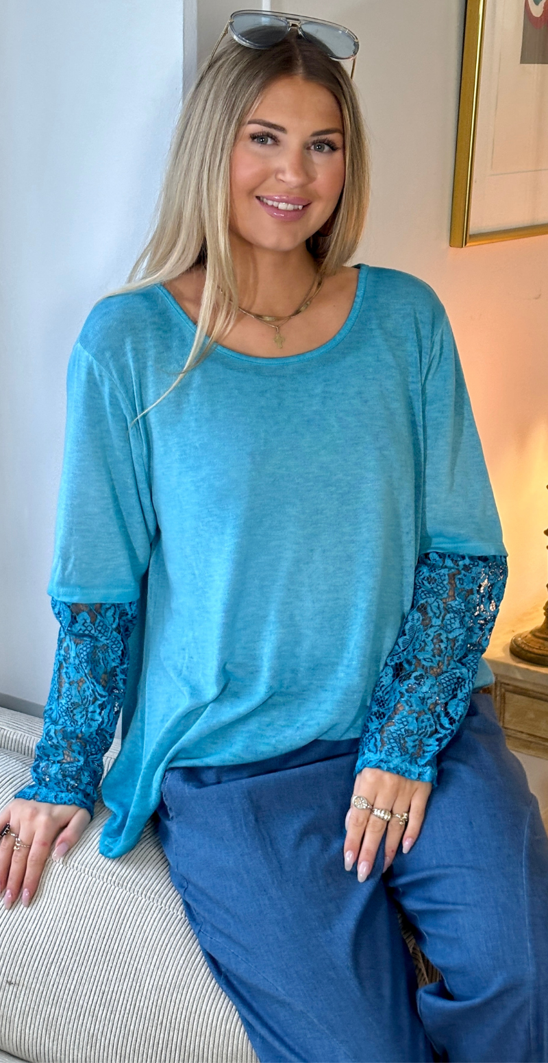 Amalia bluse med langt blondeærme turkis LikeLondon