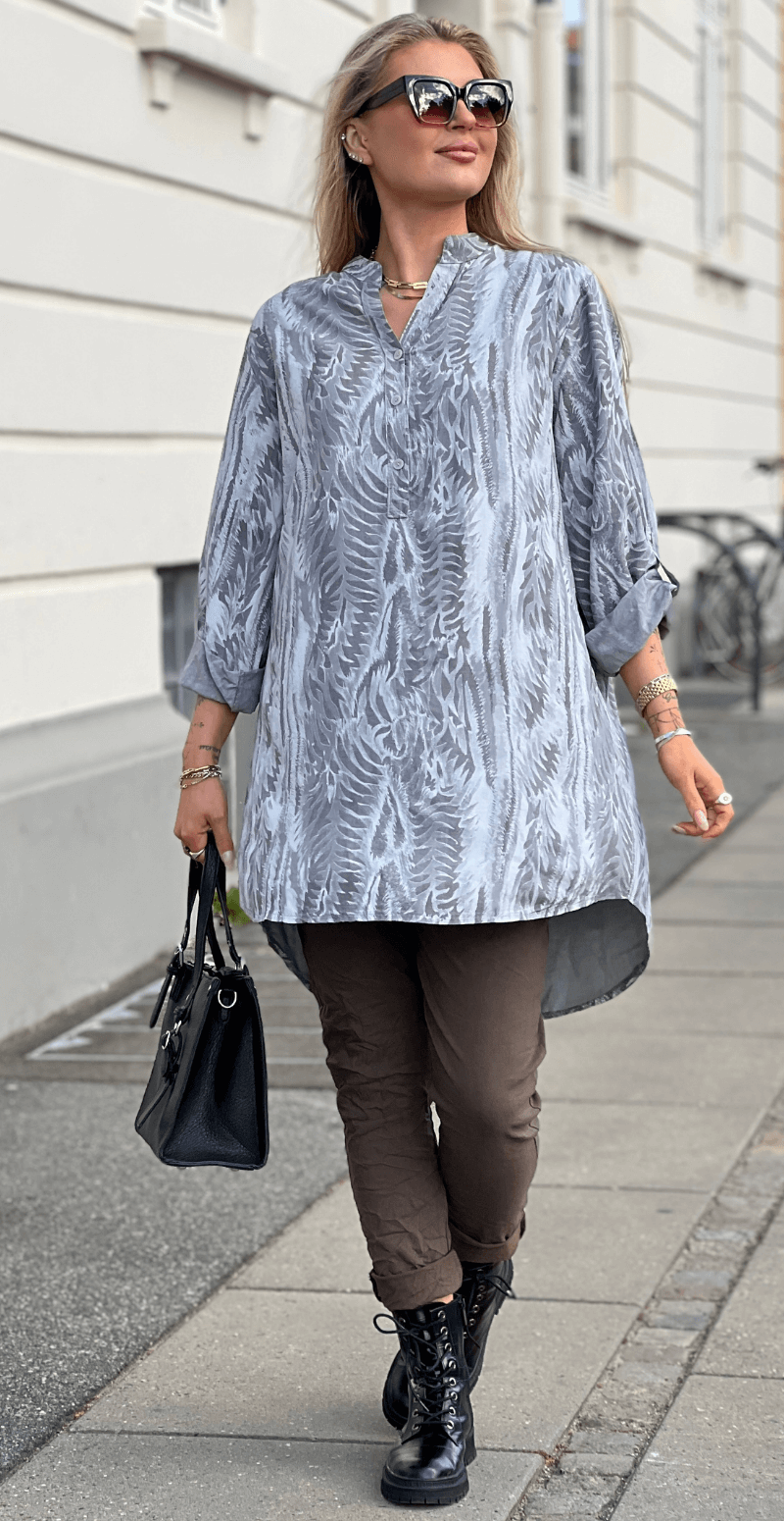 Ruby tunika med blad mønster grå LikeLondon