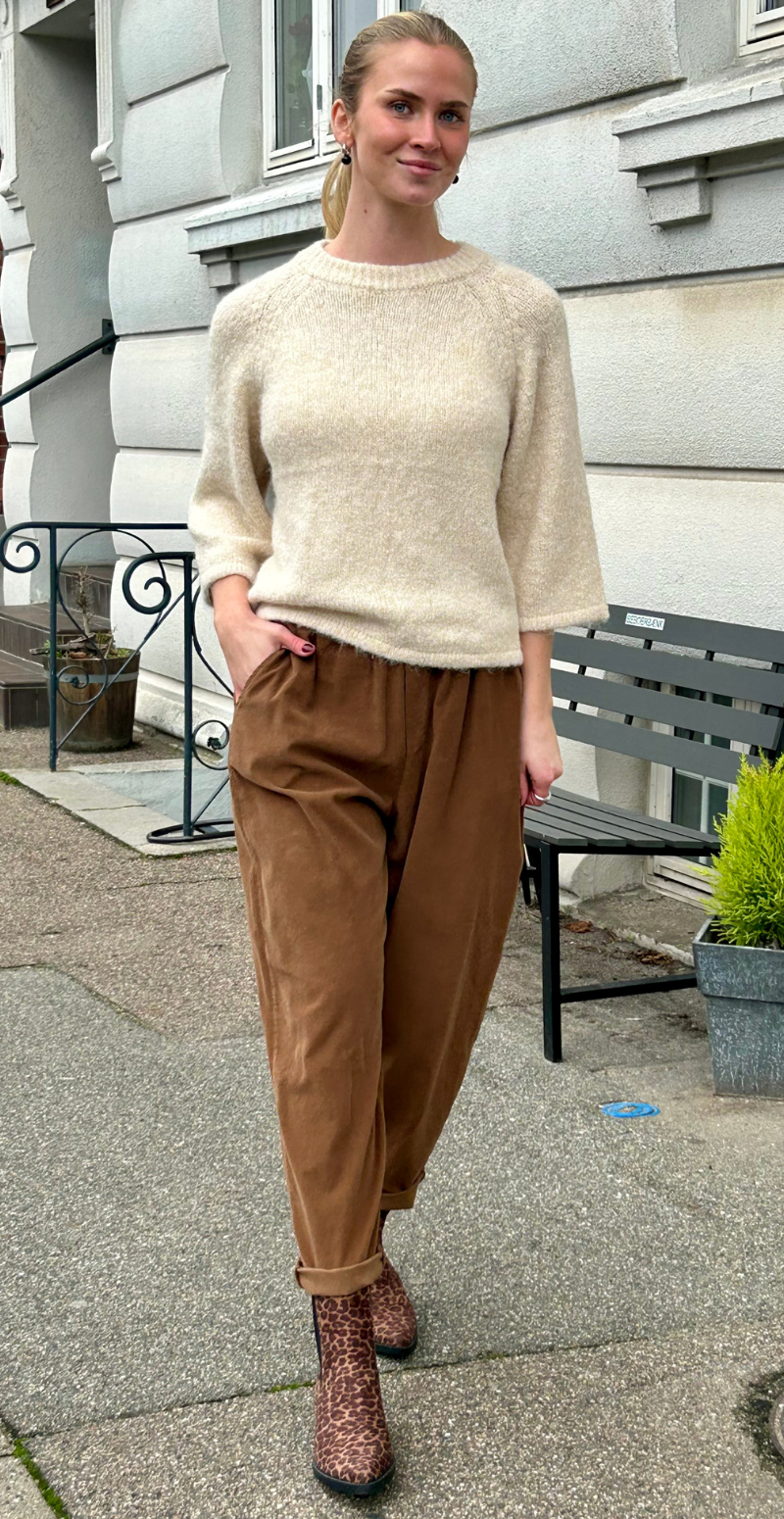 Erin fløjlsbukser med lommer og elastik i taljen noce LikeLondon