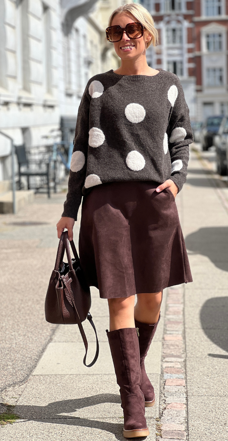 Ronja kort nederdel i ruskind med skrålommer dark brown LikeLondon