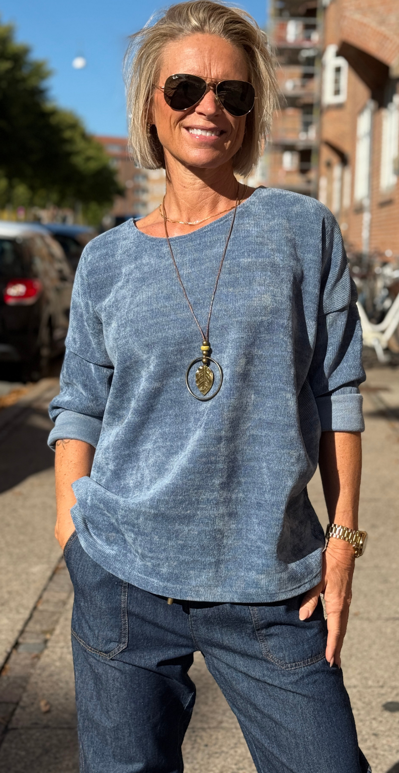 Maren bluse i velour og halskæde jeans LikeLondon