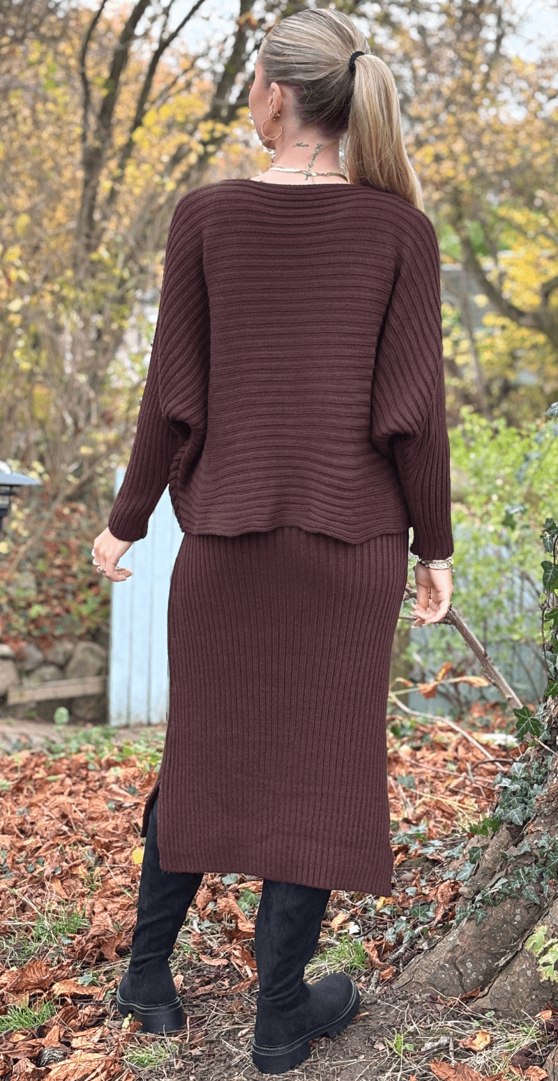 Nala sæt med kjole og strik brun LikeLondon