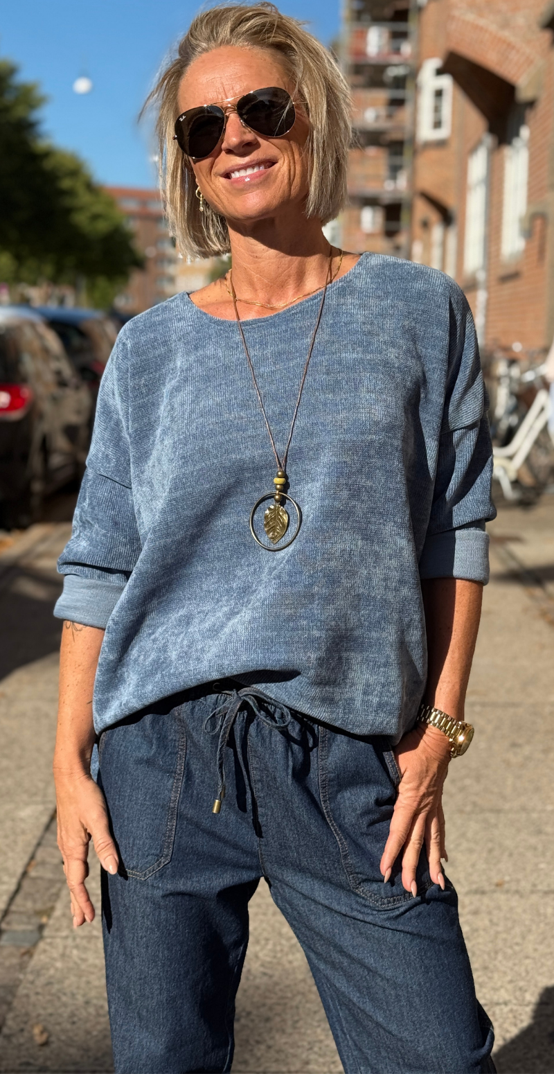 Maren bluse i velour og halskæde jeans LikeLondon