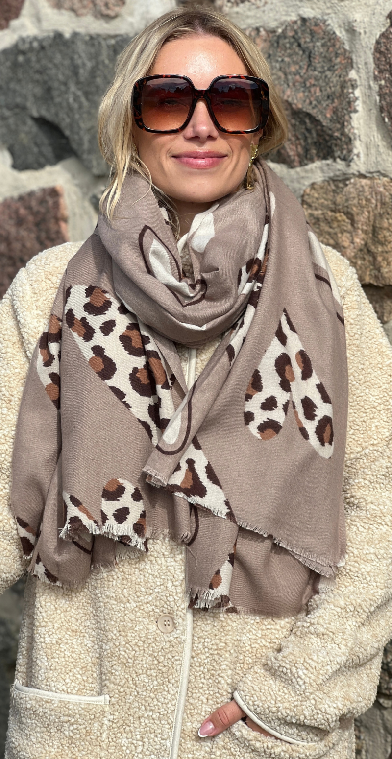 Tørklæde med leopardprint og hjerter beige LikeLondon