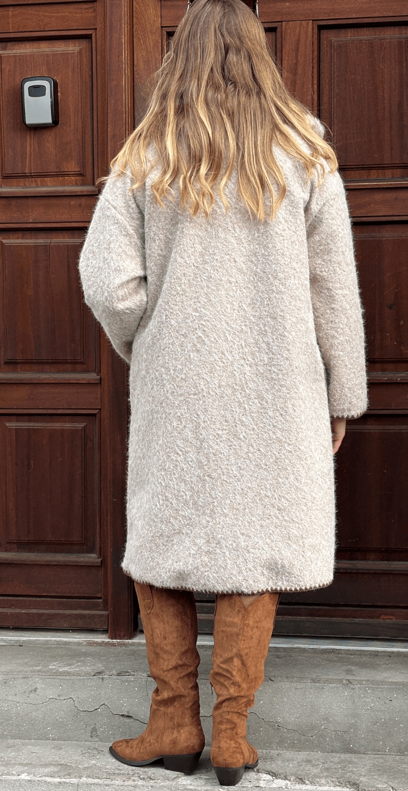 Forudbestil uge 40 Trisha lang jakke med farvede kanter beige LikeLondon