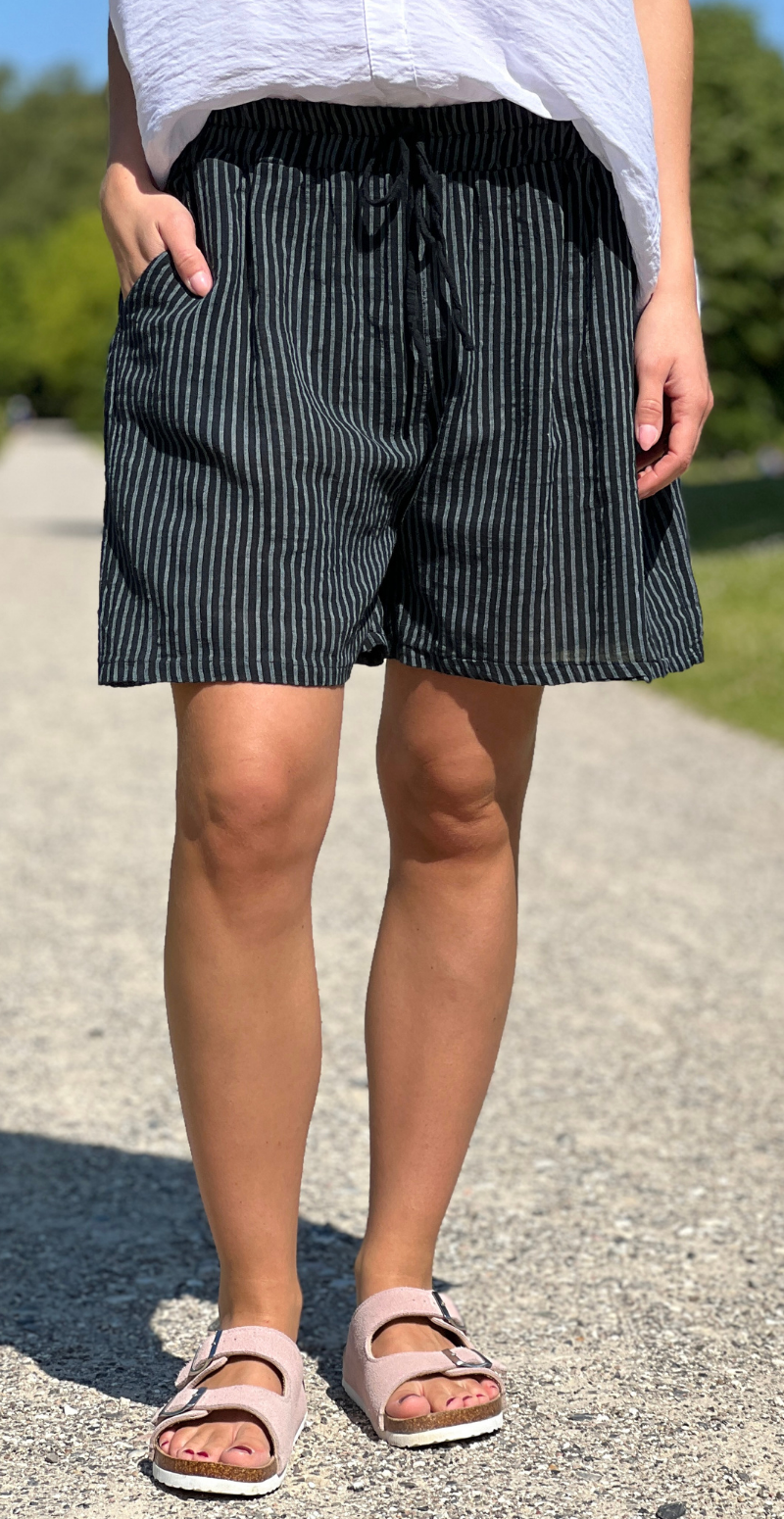 Forudbestil uge 27 Elise stribet shorts sort LikeLondon