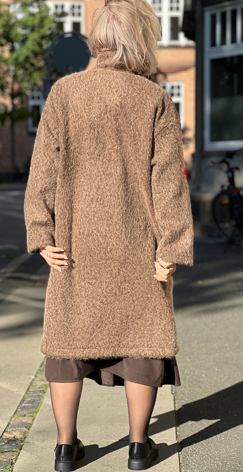 Bette frakke med patches brun LikeLondon