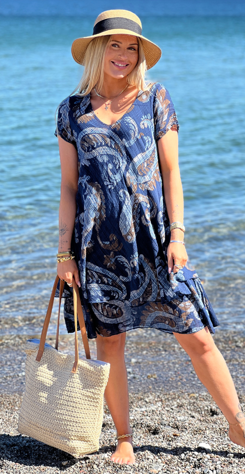 Simone kjole i 2 lag med paisley navy LikeLondon