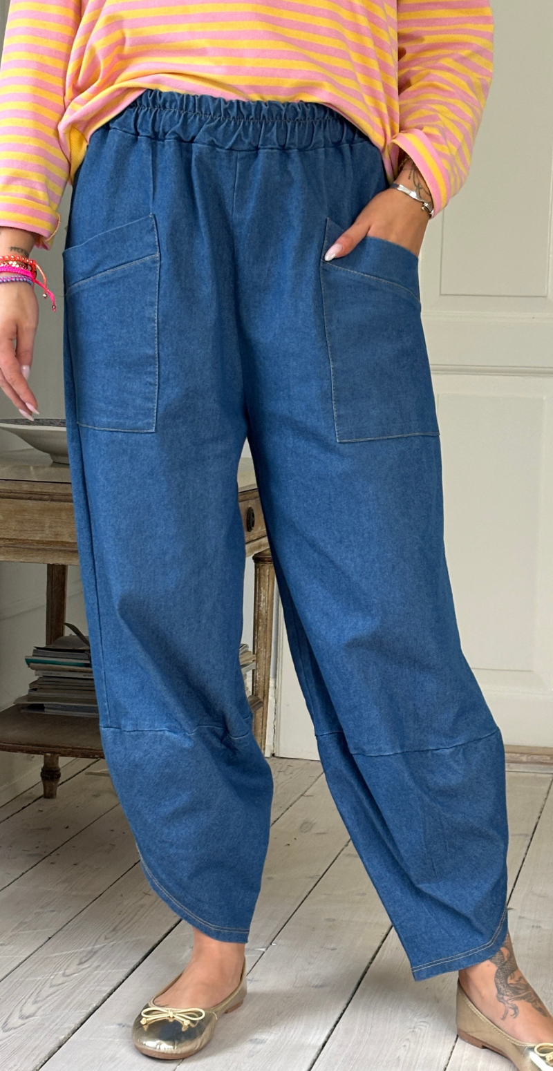 Rosia denimbukser med slids og lommer foran medium blue LikeLondon