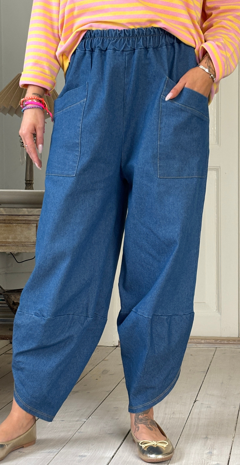 Rosia denimbukser med slids og lommer foran medium blue LikeLondon