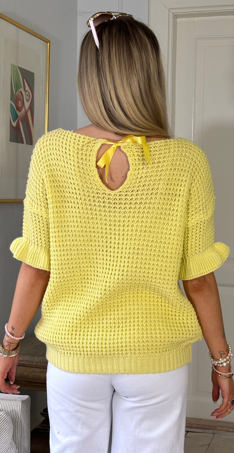 Chia strikbluse med kort flæseærme gul LikeLondon