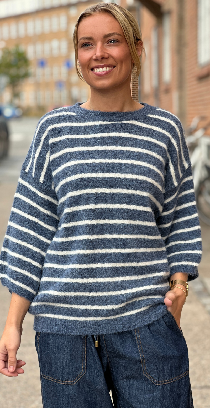 Elina uldstrik med striber og korte ærmer jeans LikeLondon