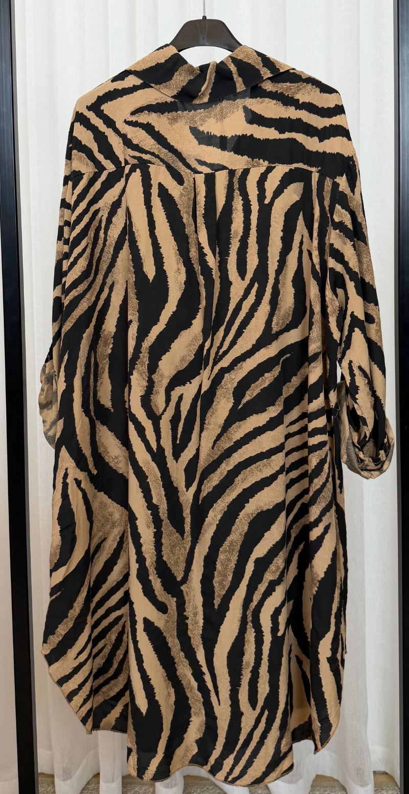 Marlowe gennemknappet tunika med zebraprint camel LikeLondon