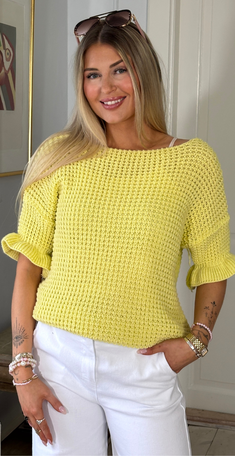 Chia strikbluse med kort flæseærme gul LikeLondon