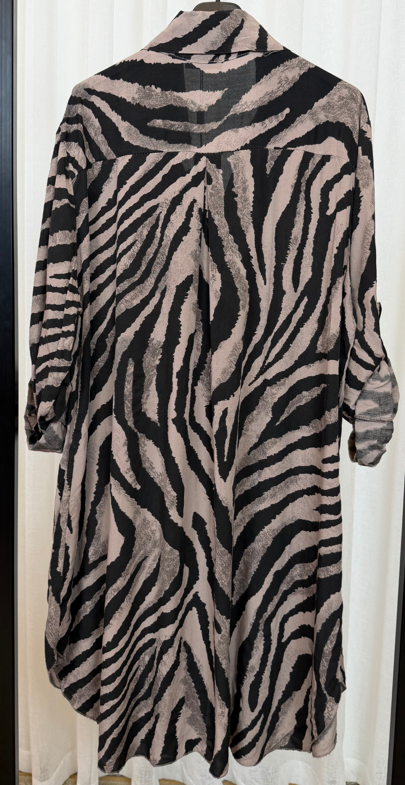 Marlowe gennemknappet tunika med zebraprint light brown LikeLondon