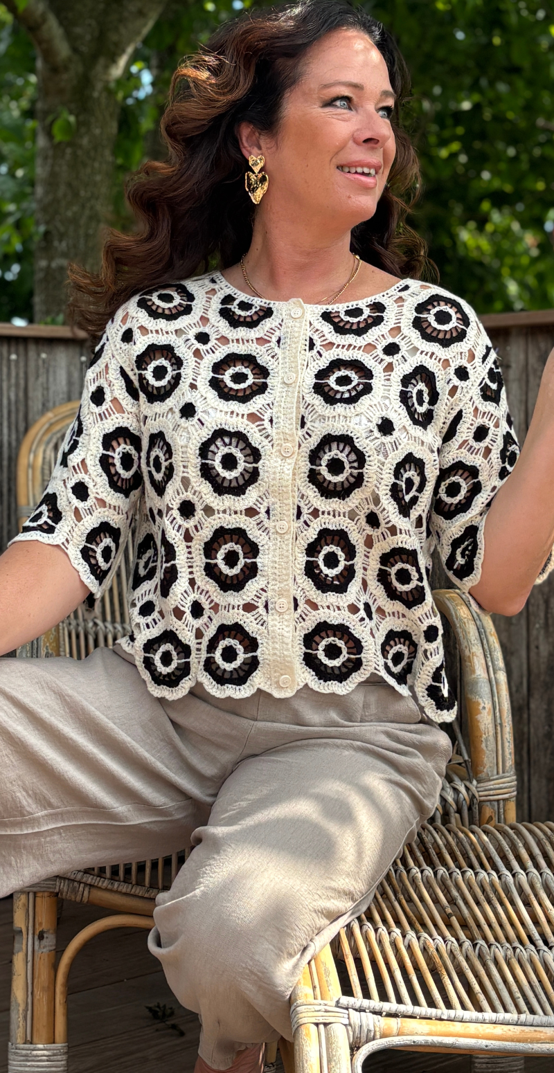 Ginny hæklet cardigan med korte ærmer sort LikeLondon