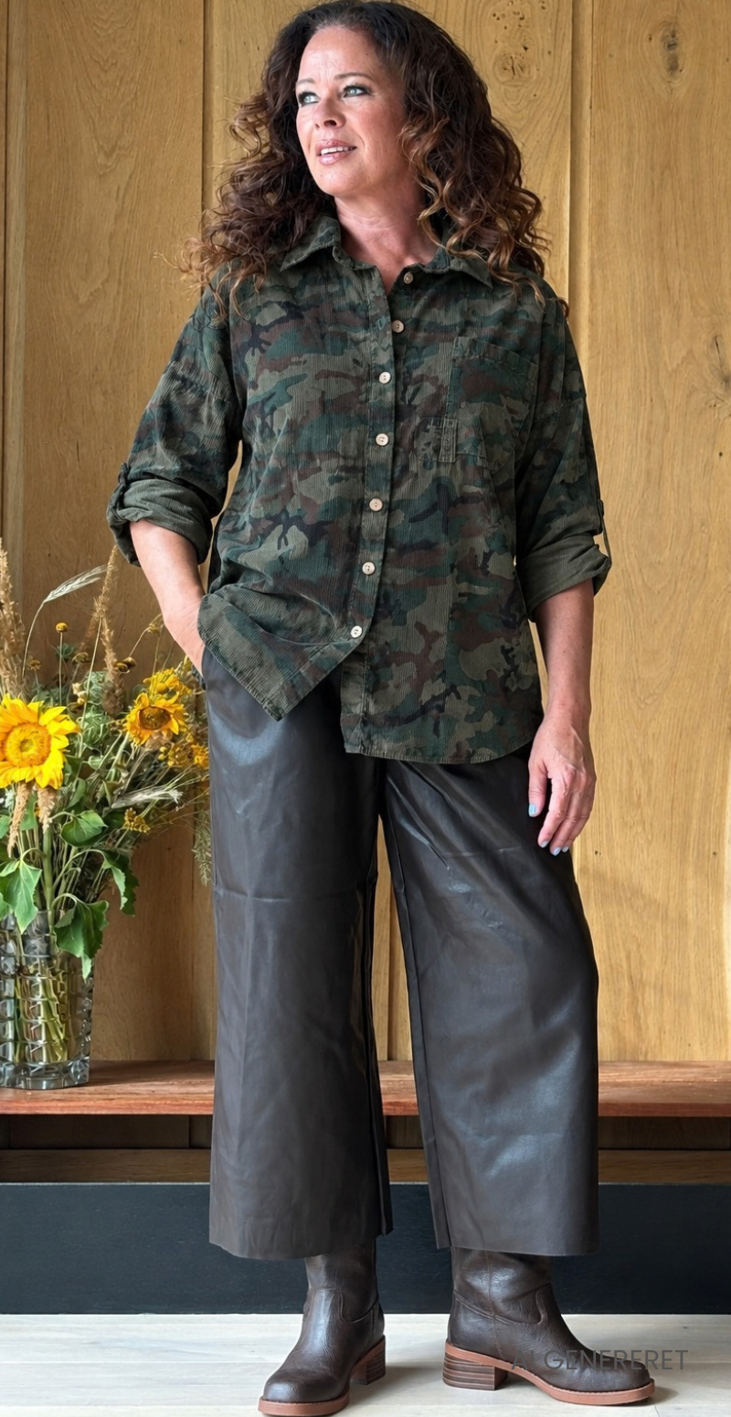 Venia fløjlsskjorte med lomme camouflage green LikeLondon