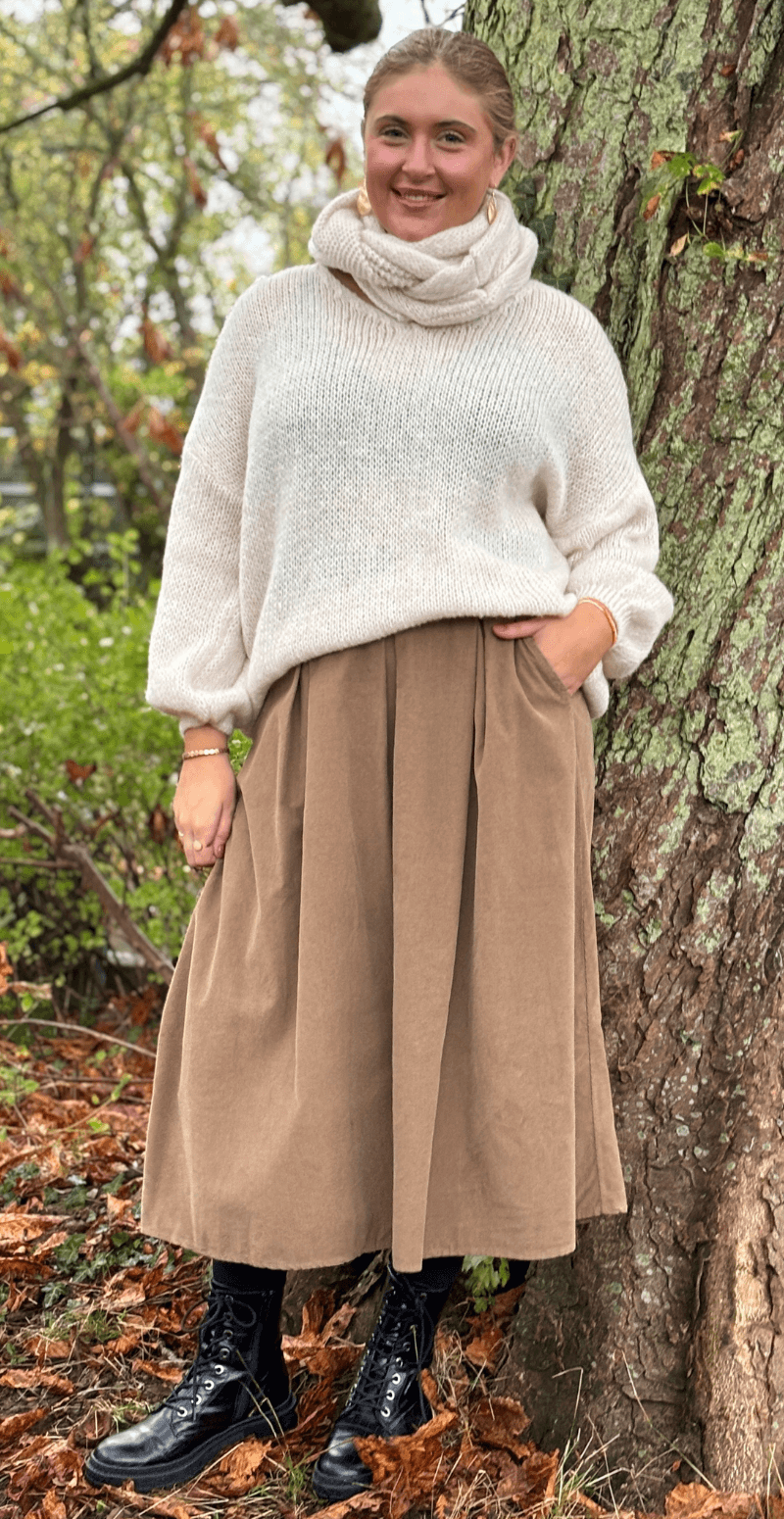 Lupita uldstrik med tørklæde creme LikeLondon