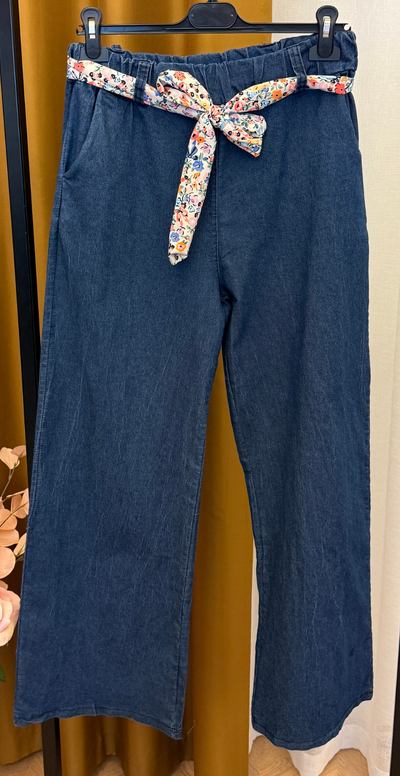 Mynthe denimbukser med blomstret stofbælte dark jeans LikeLondon