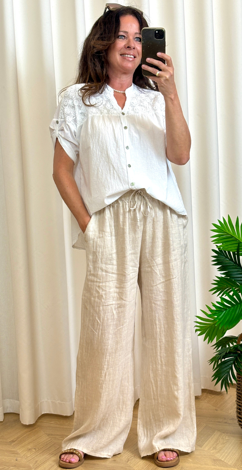 Opal bluse med broderi og knapper hvid LikeLondon